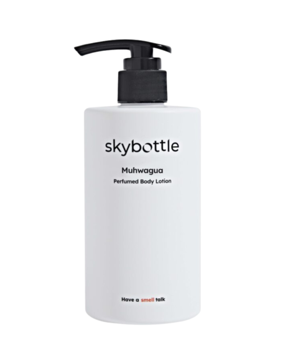 Body lotion hidratante y nutritiva con karité, coco y macadamia. Calma, protege y deja la piel suave e hidratada todo el día, con dulce aroma a higuera.