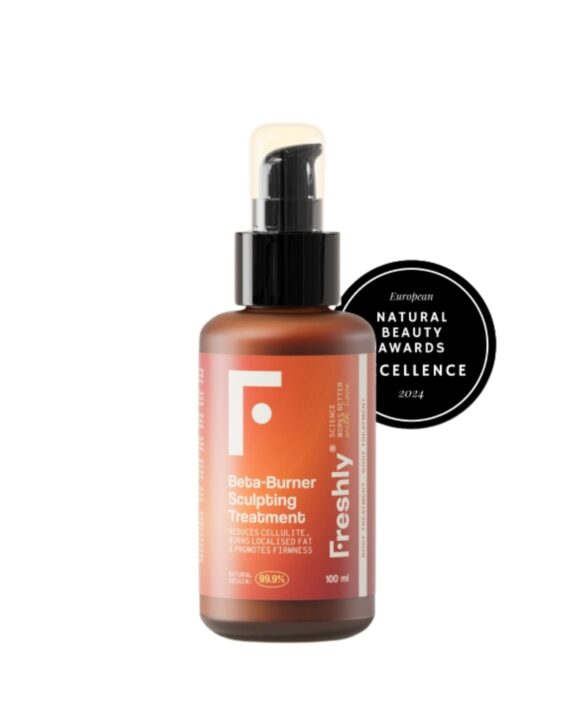 Crema anticelulítica y reductora de Freshly que mejora la piel de naranja, ayuda a quemar la grasa localizada para lucir una piel firme y tonificada