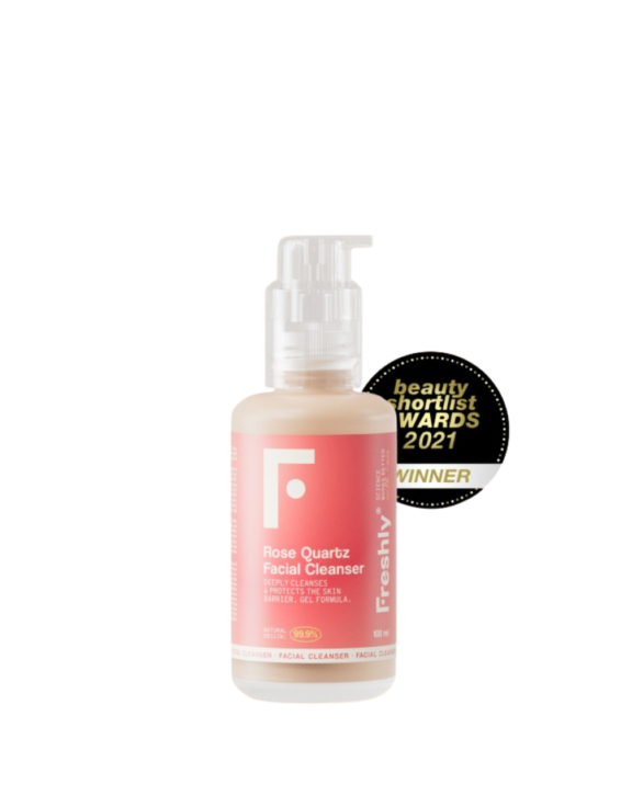 Compra el gel limpiador facial sin jabón más vendido de Fresly, formulado con ácido hialurónico vegano. Hidrata, nutre y mejora la elasticidad