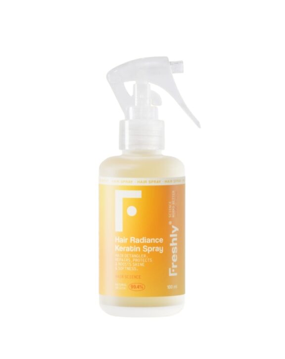 Di adiós al cabello estropeado con el protector térmico de pelo con keratina vegetal de Freshly. Hidrata y desenreda tu melena sin apelmazar