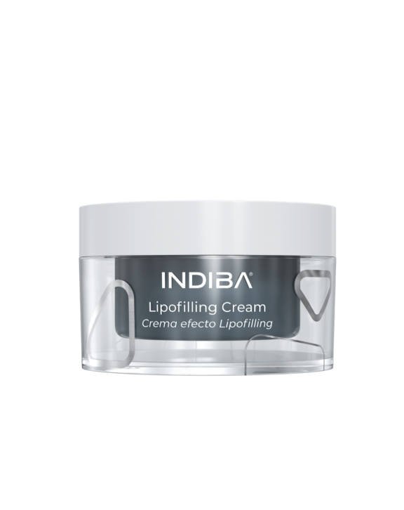 Crema antiedad de Indiba con efecto filler, rellena arrugas, redefine el contorno, hidrata y suaviza líneas, dejando el rostro firme y rejuvenecido.