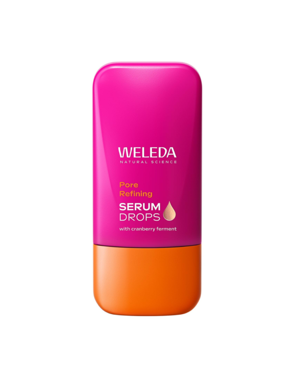 Formulado con vitamina C, vitamina E y fermento de arándano, este producto ayuda a mejorar la textura de la piel afinando la apariencia de los poros para conseguir un acabado más liso, uniforme y luminoso. Además, contribuye a reducir la visibilidad de las manchas y aporta un efecto de luminosidad inmediata que deja la piel con un aspecto más radiante.