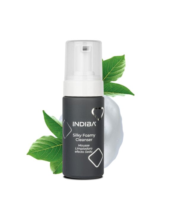 Limpiador facial en espuma con una textura delicada, ligera y sedosa que envuelve la piel suavemente, proporcionandouna limpieza agradable y una sensación de confort en cada aplicación.
